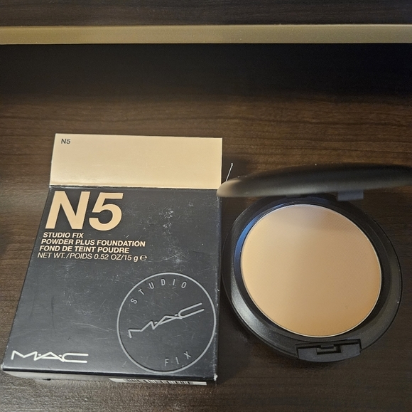 MAC STUDIO FIX POWDER PLUS FOUNDATION in N5 (NIB) - Picture 1 of 6